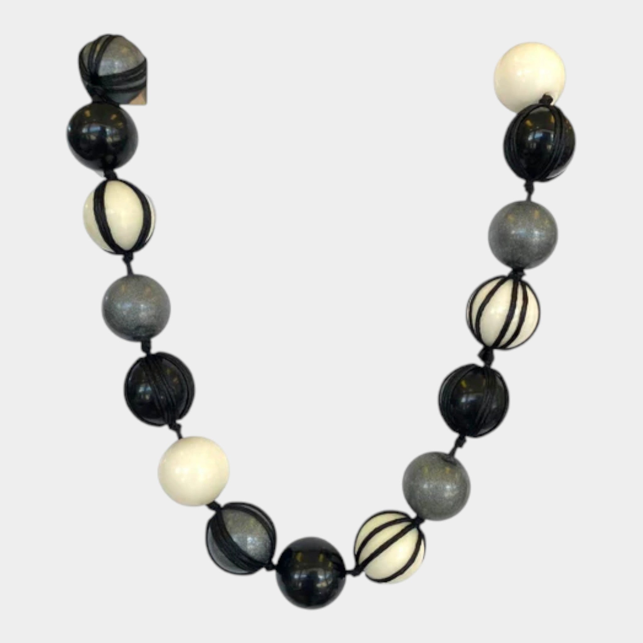 N466 Black White String Beads Style And Grace n466-black-white-string-beads-style-and-grace