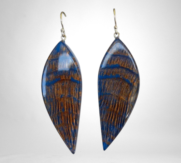 Style and Grace JUNO blue and brown wood grain leaf-shaped drop earrings with short silver hooks