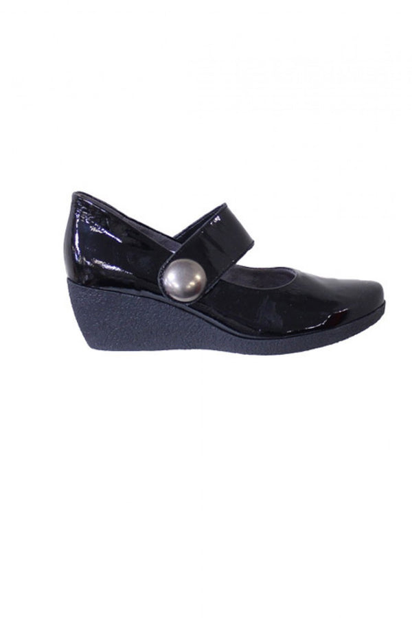 black-Hirica-Shoe-with-Velcro-Fastening-style-and-grace